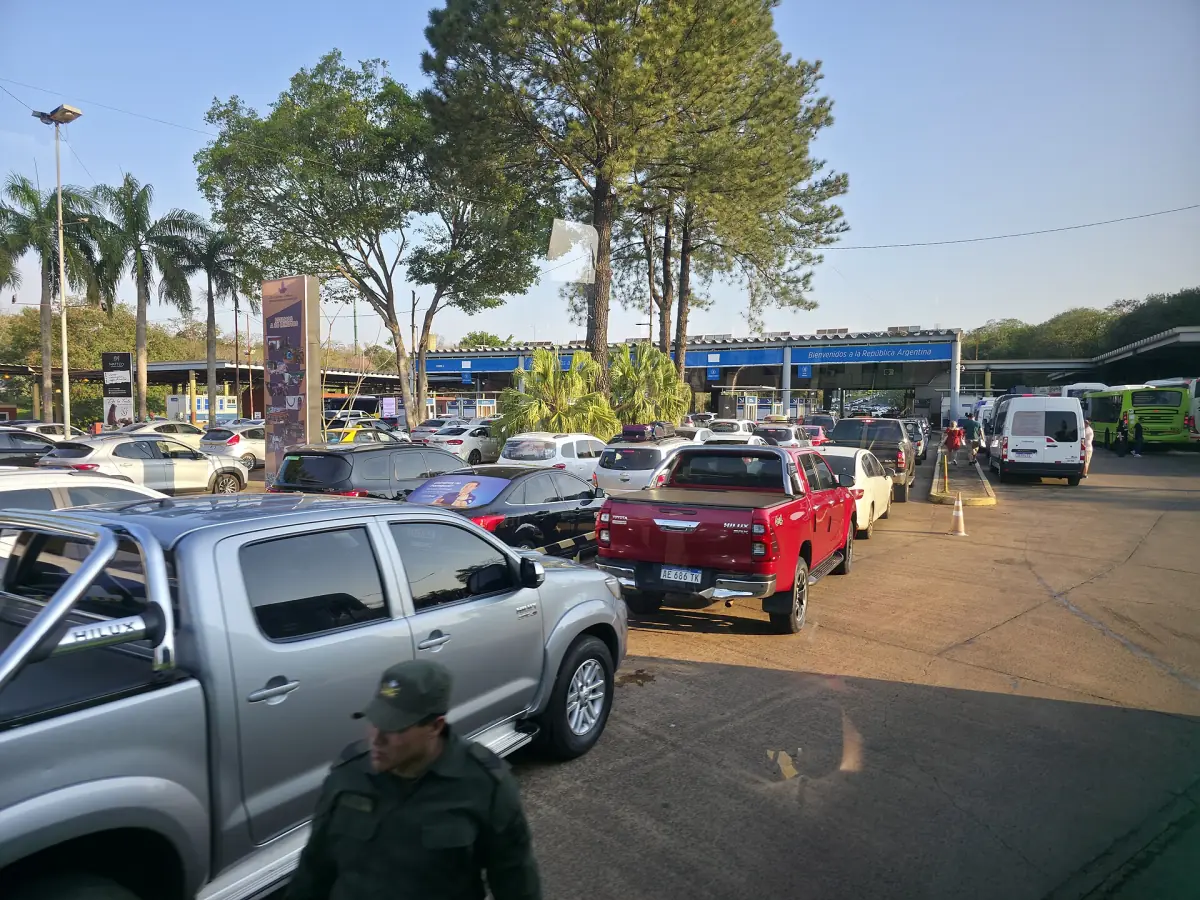 The Argentine customs post at the Tancredo Neves bridge