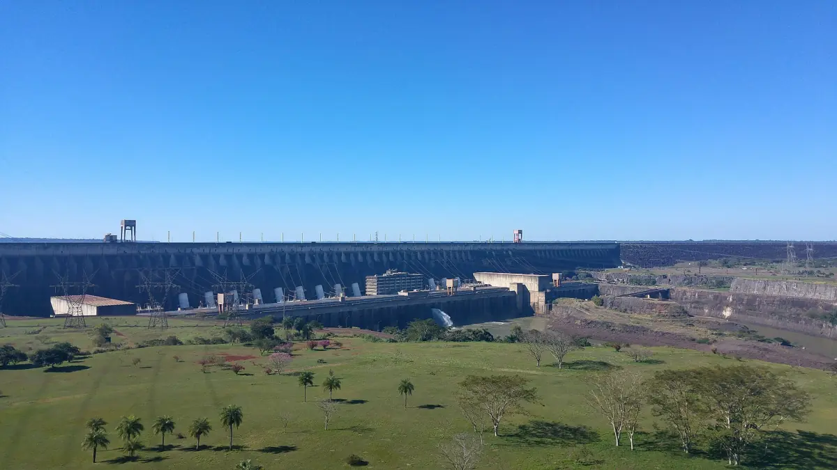 The long concrete wall of the Itaipu Dam